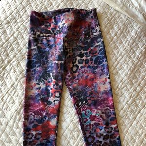 LEGGINGS PALOOZA! Onzie Cropped Multi Printed 💕